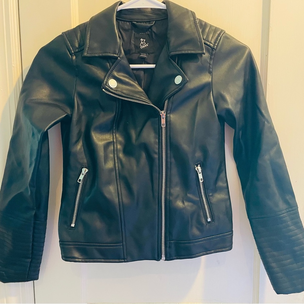 Art Class Kids Black Pleather Size 7/8 Moto Jacket with Zippered Front Pockets
